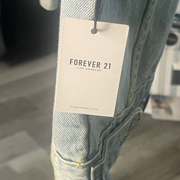 Forever 21 Light Wash Denim Trucker Jean Jacket. NWT. - Picture 6 of 11